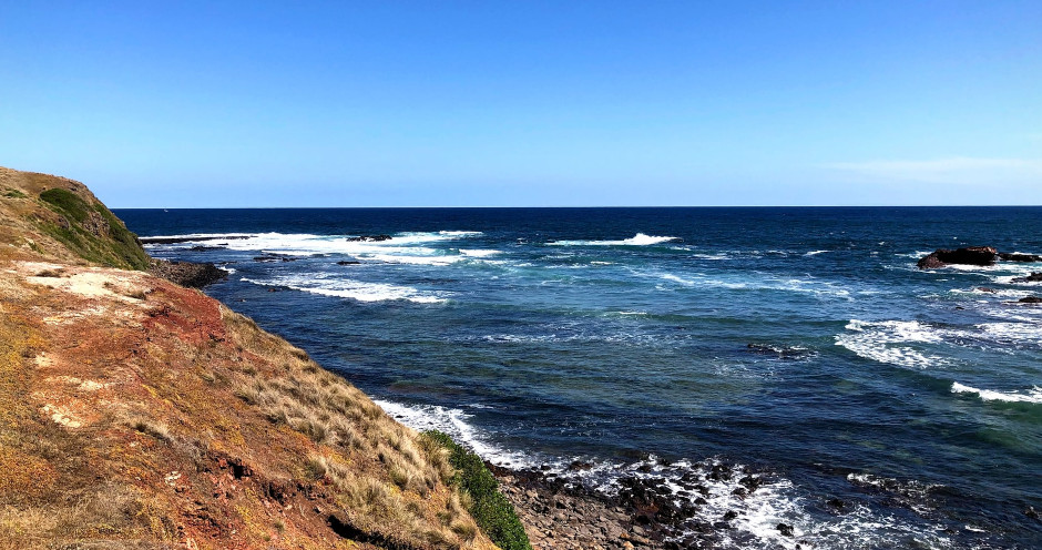 海と崖